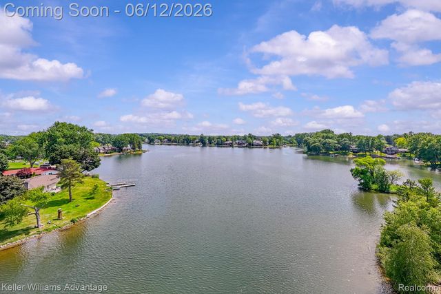 9110 Sandy Ridge Drive, White Lake Charter Township, MI 48386
