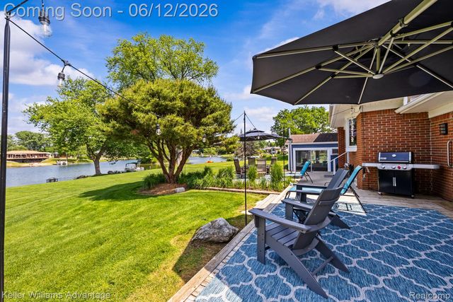 9110 Sandy Ridge Drive, White Lake Charter Township, MI 48386