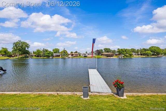 9110 Sandy Ridge Drive, White Lake Charter Township, MI 48386