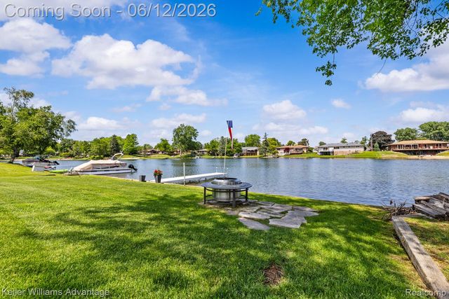 9110 Sandy Ridge Drive, White Lake Charter Township, MI 48386