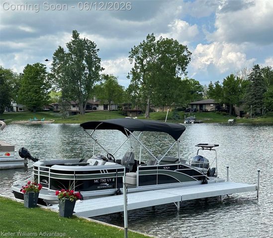 9110 Sandy Ridge Drive, White Lake Charter Township, MI 48386