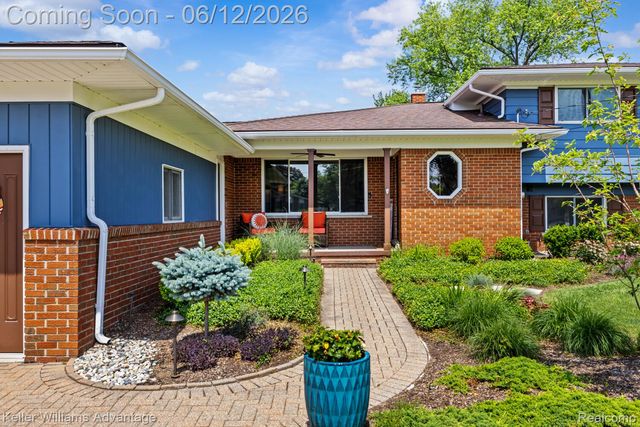 9110 Sandy Ridge Drive, White Lake Charter Township, MI 48386