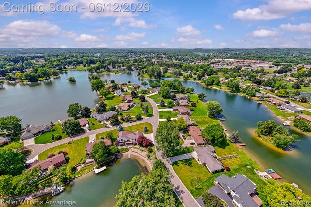 9110 Sandy Ridge Drive, White Lake Charter Township, MI 48386