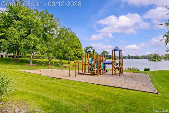9110 Sandy Ridge Drive, White Lake Charter Township, MI 48386