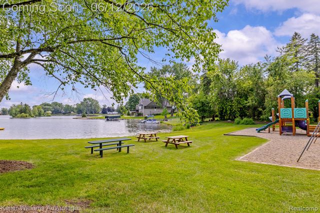 9110 Sandy Ridge Drive, White Lake Charter Township, MI 48386