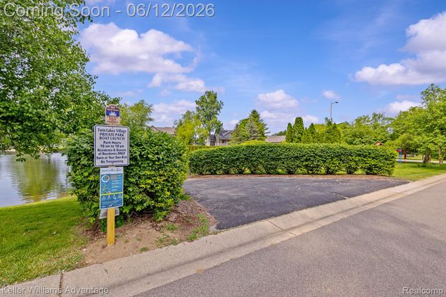 9110 Sandy Ridge Drive, White Lake Charter Township, MI 48386