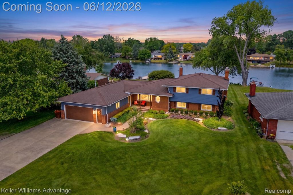 9110 Sandy Ridge Drive, White Lake Charter Township, MI 48386