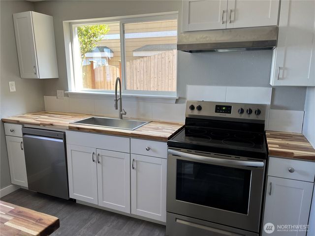 1805 Lawrence Street, Port Orchard, WA 98366