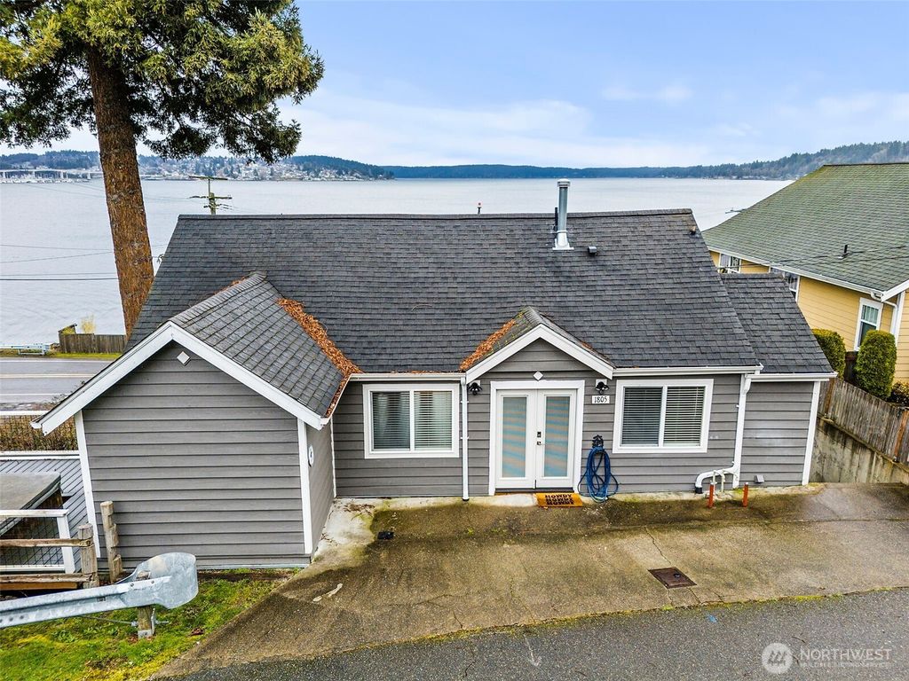 1805 Lawrence Street, Port Orchard, WA 98366