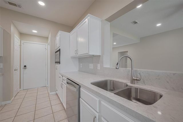 2855 Lake View Drive, Missouri City, TX 77459