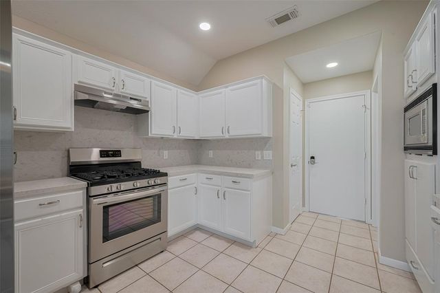 2855 Lake View Drive, Missouri City, TX 77459
