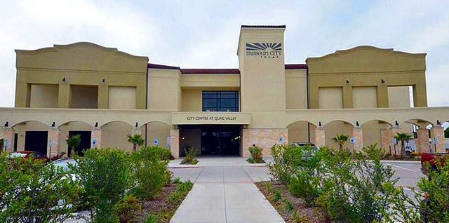 2855 Lake View Drive, Missouri City, TX 77459