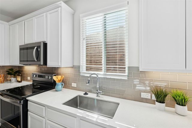 207 Longview LN, Georgetown, TX 78633