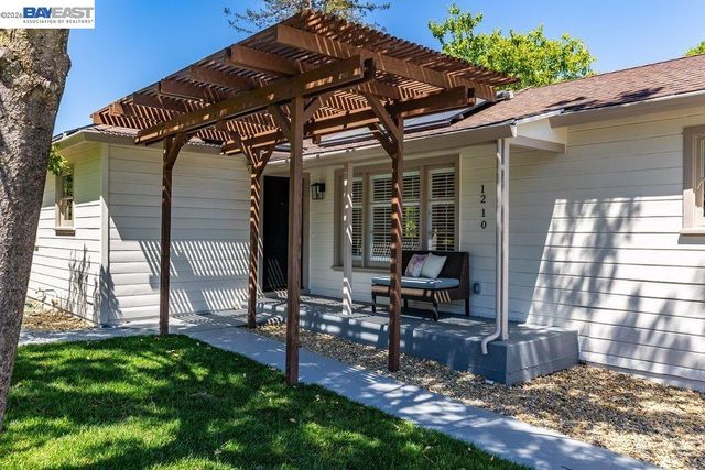 1210 Kendall Ct, Walnut Creek, CA 94595