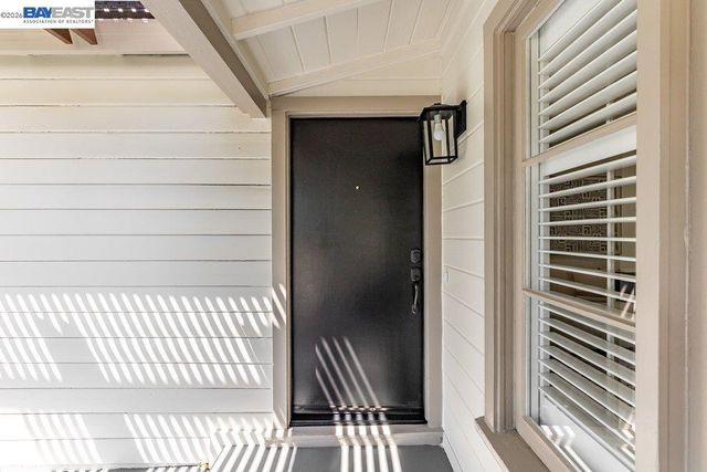 1210 Kendall Ct, Walnut Creek, CA 94595