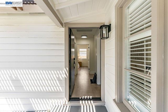 1210 Kendall Ct, Walnut Creek, CA 94595