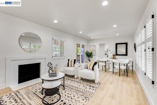 1210 Kendall Ct, Walnut Creek, CA 94595