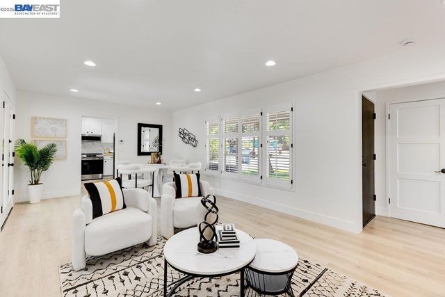 1210 Kendall Ct, Walnut Creek, CA 94595
