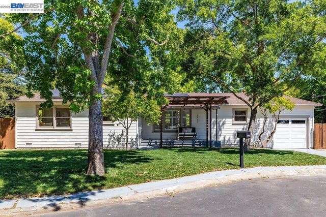 1210 Kendall Ct, Walnut Creek, CA 94595