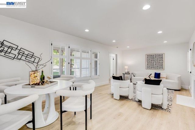 1210 Kendall Ct, Walnut Creek, CA 94595