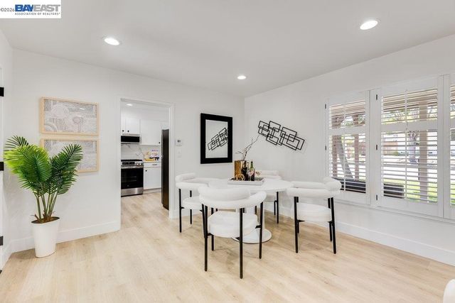 1210 Kendall Ct, Walnut Creek, CA 94595