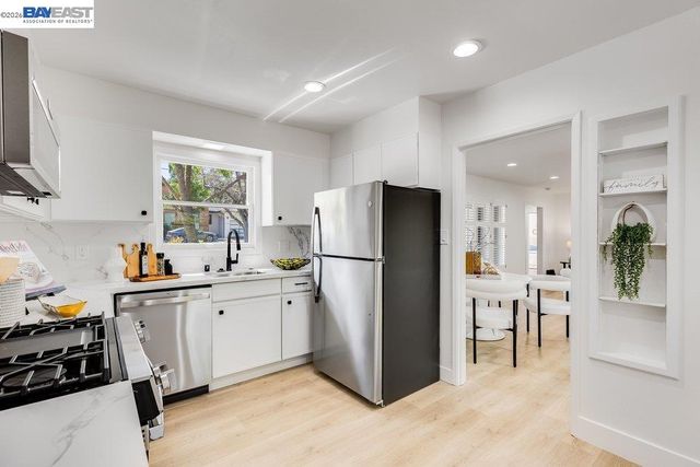 1210 Kendall Ct, Walnut Creek, CA 94595