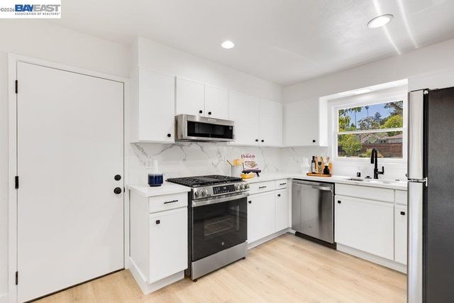 1210 Kendall Ct, Walnut Creek, CA 94595