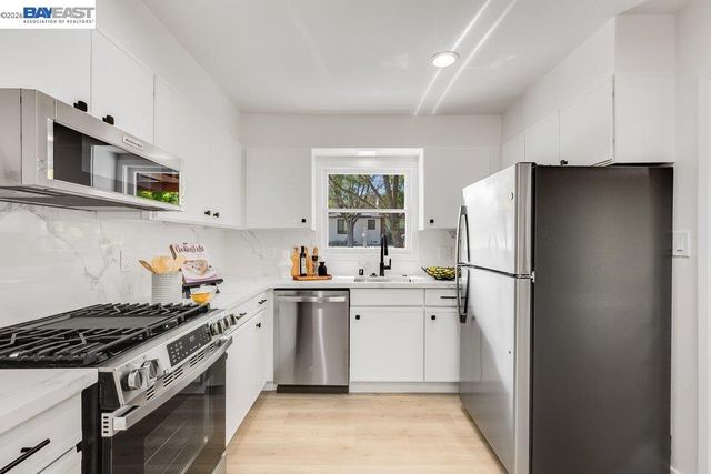 1210 Kendall Ct, Walnut Creek, CA 94595