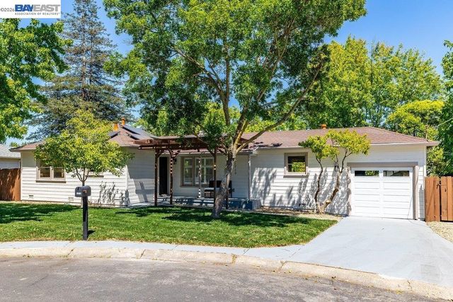 1210 Kendall Ct, Walnut Creek, CA 94595