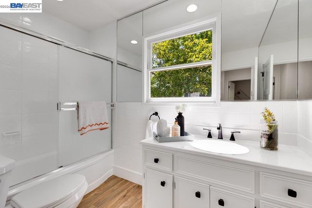 1210 Kendall Ct, Walnut Creek, CA 94595