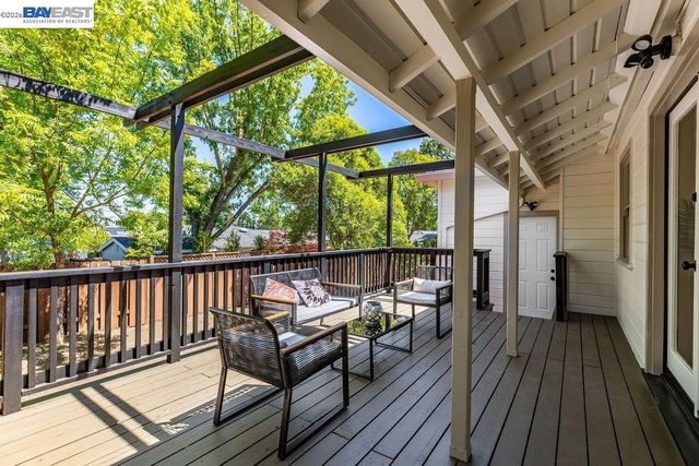 1210 Kendall Ct, Walnut Creek, CA 94595