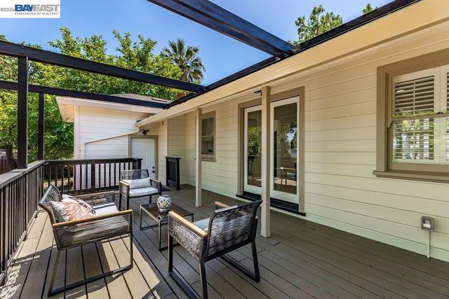 1210 Kendall Ct, Walnut Creek, CA 94595