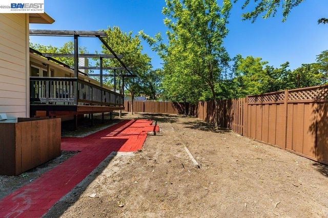 1210 Kendall Ct, Walnut Creek, CA 94595