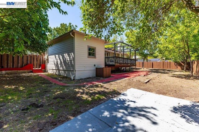 1210 Kendall Ct, Walnut Creek, CA 94595