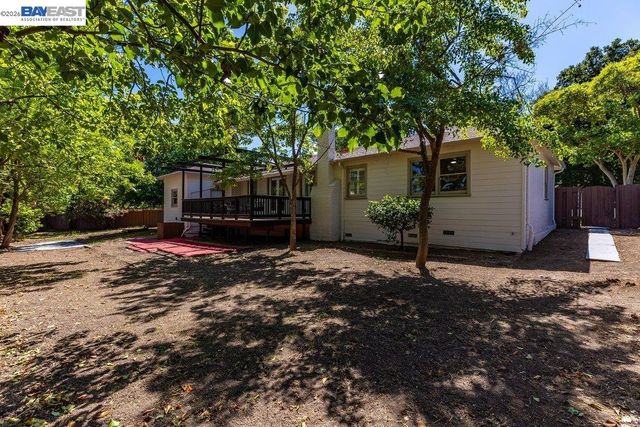 1210 Kendall Ct, Walnut Creek, CA 94595