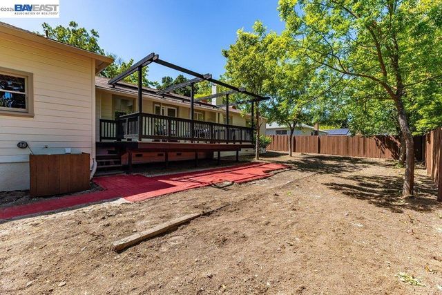 1210 Kendall Ct, Walnut Creek, CA 94595