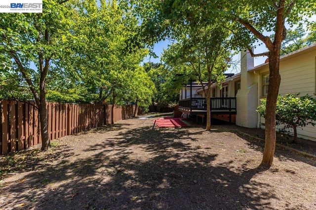 1210 Kendall Ct, Walnut Creek, CA 94595