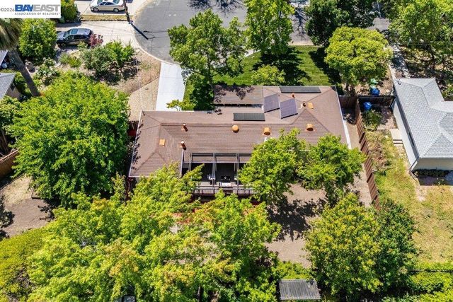 1210 Kendall Ct, Walnut Creek, CA 94595