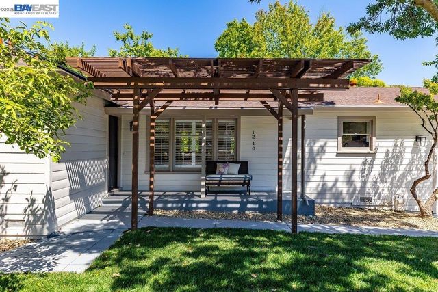 1210 Kendall Ct, Walnut Creek, CA 94595