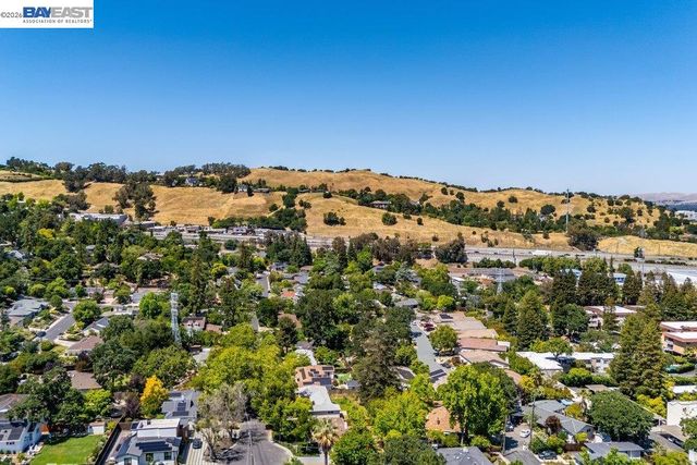 1210 Kendall Ct, Walnut Creek, CA 94595