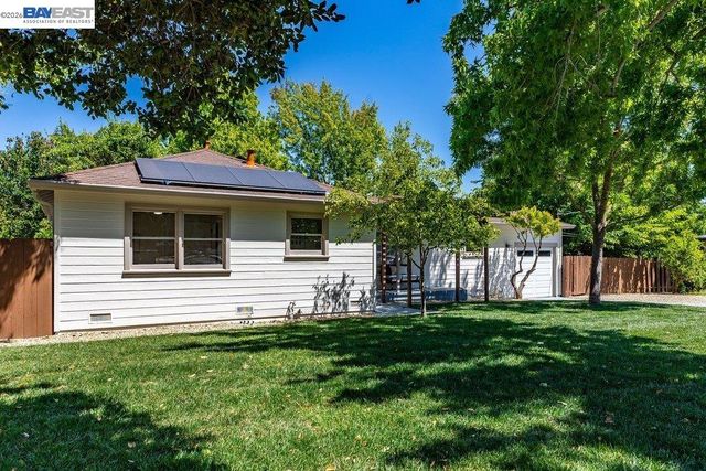 1210 Kendall Ct, Walnut Creek, CA 94595