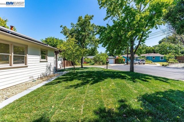1210 Kendall Ct, Walnut Creek, CA 94595