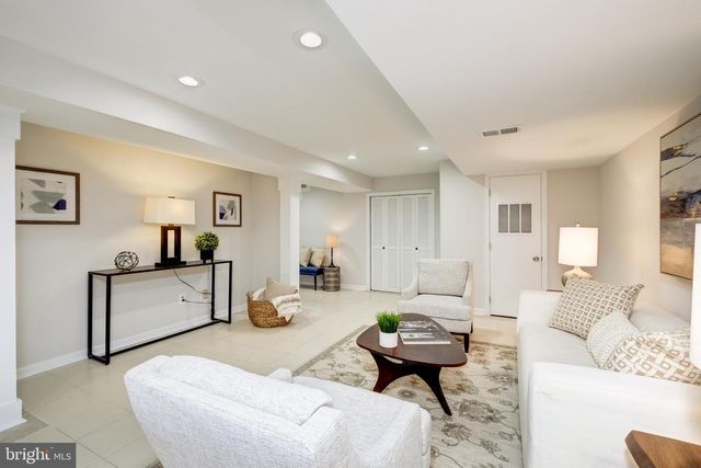 2900 LINDEN LN, Falls Church, VA 22042