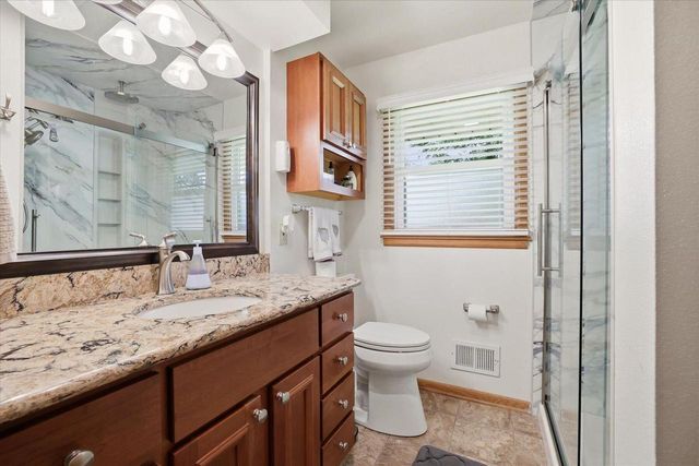 870 Dona Vista DRIVE, Waukesha, WI 53186