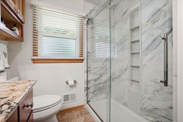 870 Dona Vista DRIVE, Waukesha, WI 53186