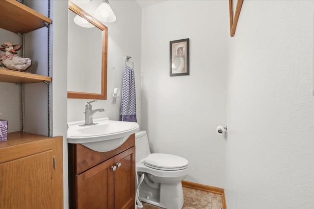 870 Dona Vista DRIVE, Waukesha, WI 53186