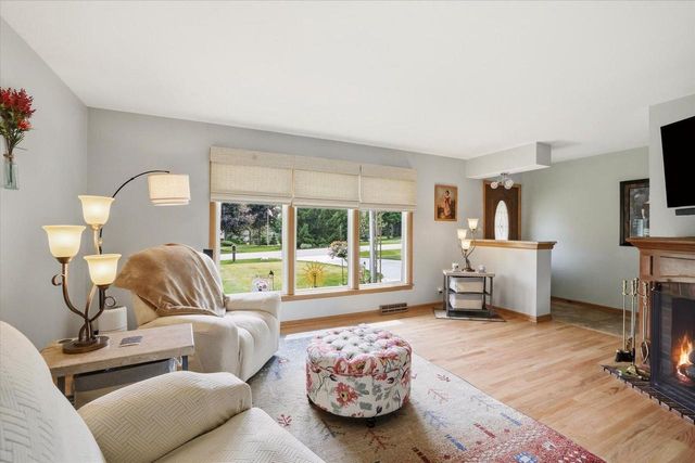 870 Dona Vista DRIVE, Waukesha, WI 53186
