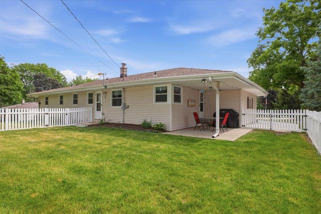870 Dona Vista DRIVE, Waukesha, WI 53186