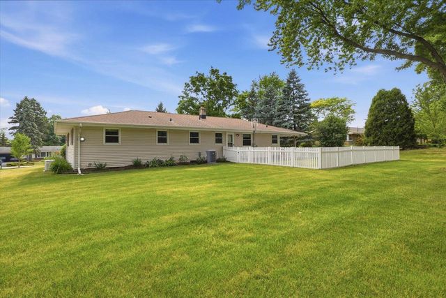 870 Dona Vista DRIVE, Waukesha, WI 53186