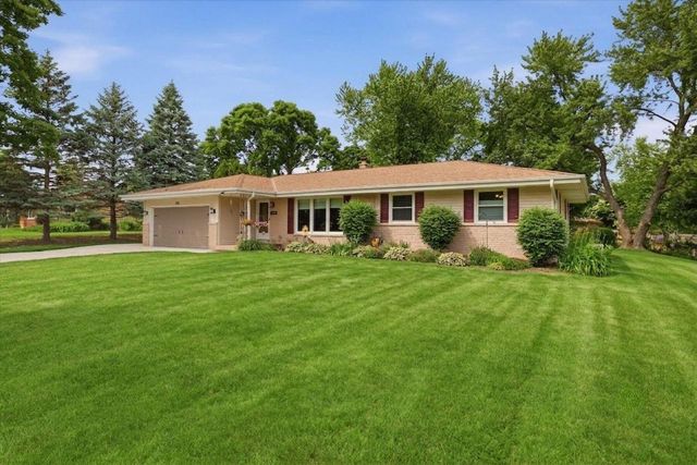 870 Dona Vista DRIVE, Waukesha, WI 53186